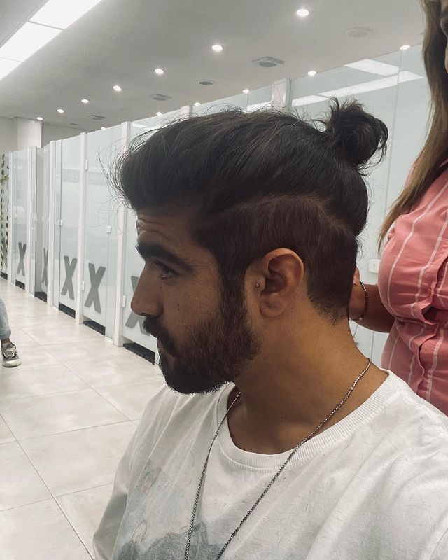 No fim, Caio Castro aparou somente as laterais do cabelo, mantendo o mesmo corte (Foto: Reprodução/Instagram)
