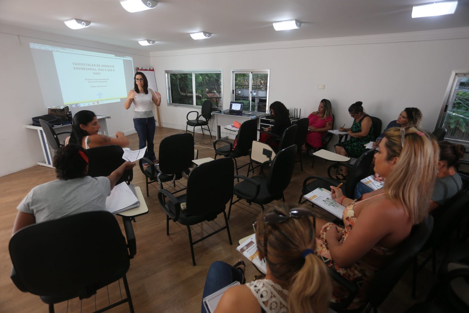 Guarujá oferece 200 vagas gratuitas em cursos de qualificação profissional para mulheres 