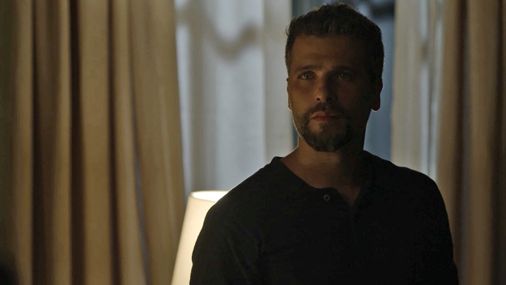 Gabriel (Bruno Gagliasso) vai ficar assustado com o que vai encontrar no casarÃ£o, em 'O SÃ©timo GuardiÃ£o' â€” Foto: TV Globo