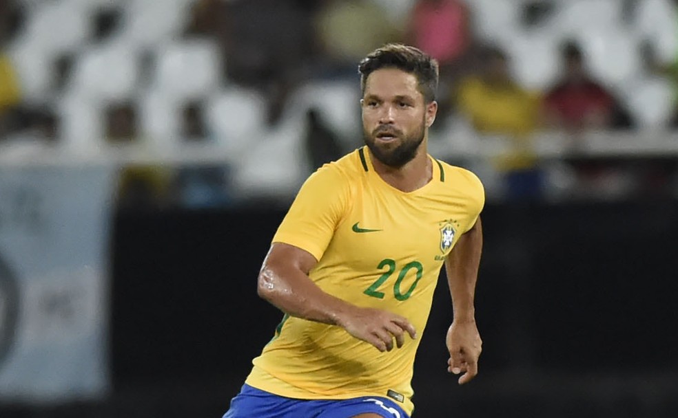 Diego, em ação pelo Brasil no amistoso com a Colômbia, em janeiro: Tite ainda pretende fazer testes no meio-campo, e jogador do Flamengo é opção (Foto: André Durão)