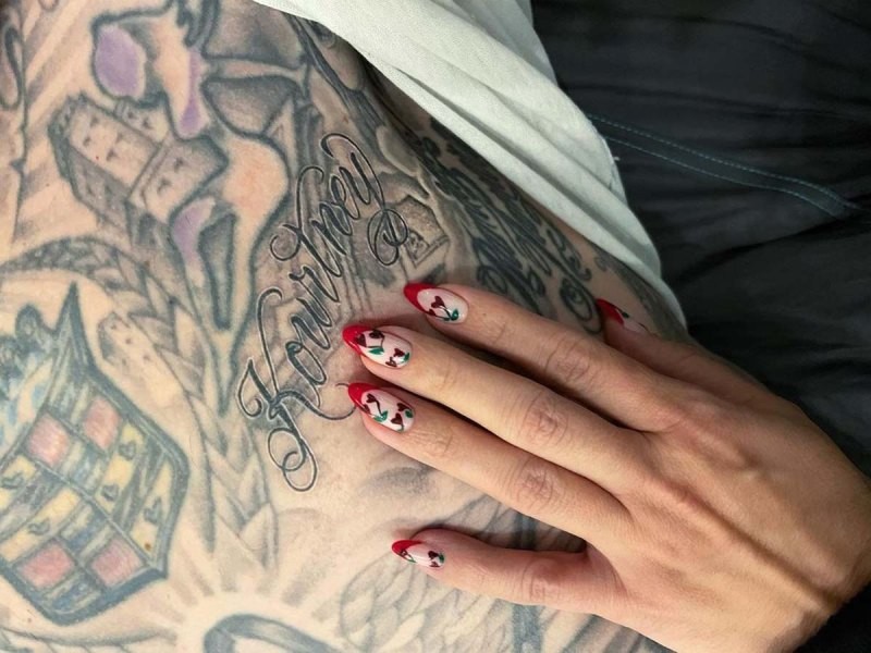 Tatuagem que Travis Barker fez para Kourtney Kardashian (Foto: Reprodução / Instagram)