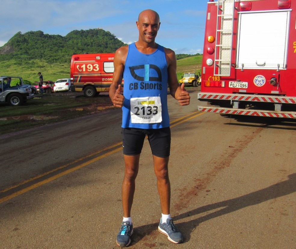CÃ©sar Broca de tÃªnis emprestado (Foto: Ana Clara Marinho/TV Globo )