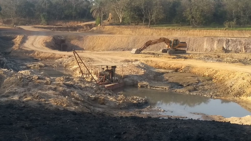 Terreno que abriga mineradora ilegal em Jaguariúna — Foto: Polícia Militar Ambiental/Divulgação