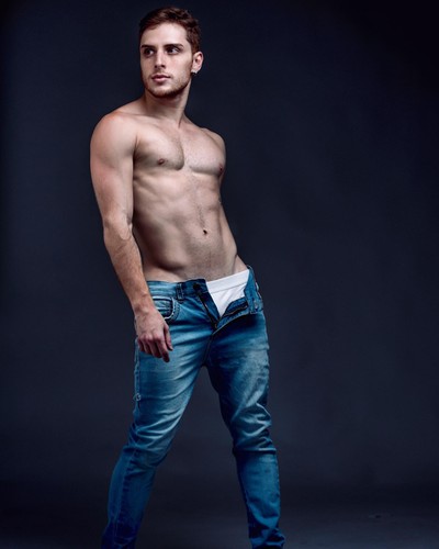 Kelvin em 'Terra e Paix&atilde;o', Diego Martins j&aacute; fez ensaio sensual e posou com  bumbum de fora | Famosos | extra