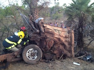 Acidente na BR-343, entre Altos e Campo Maior (Foto: Ellyo Teixeira)