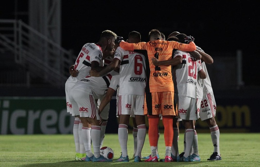 Jogadores do São Paulo fazem roda — Foto: Rubens Chiri / saopaulofc.net