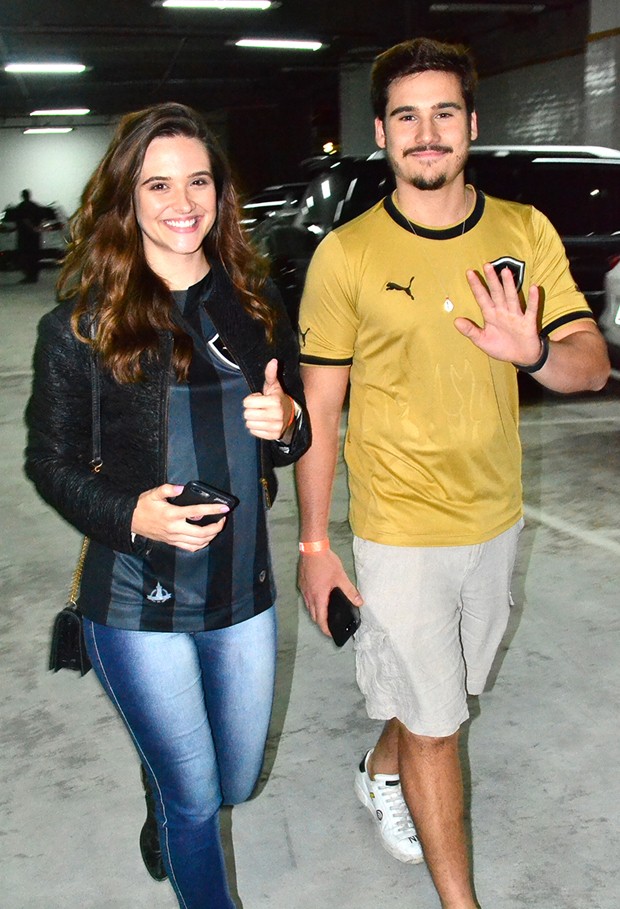 Juliana Paiva e Nicolas Prattes (Foto: AgNews)