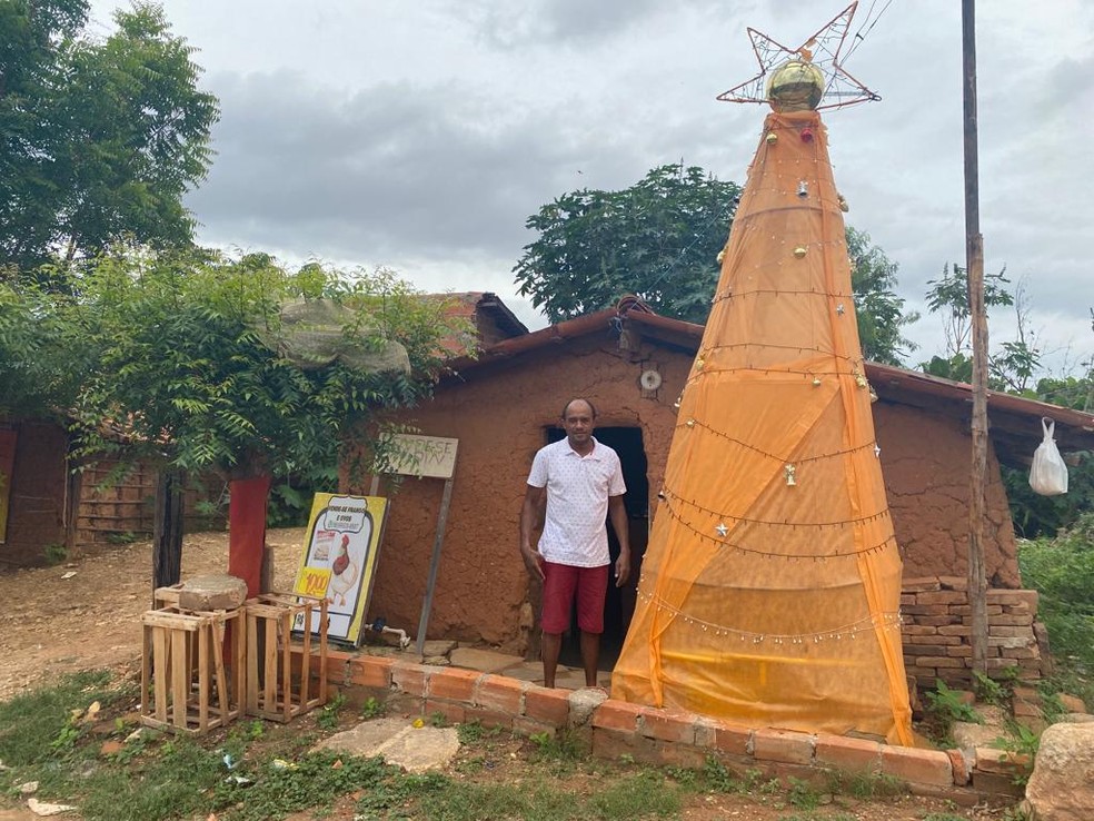 Com canos reciclados e R$ 80, morador faz árvore de Natal de 4 metros de  altura em comunidade de Teresina | Piauí | G1