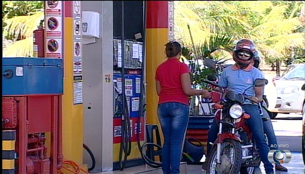 Governador disse que estado deve seguir lei federal que limita ICMS sobre combust&iacute;veis &mdash; Foto: Reprodu&ccedil;&atilde;o/TV Anhanguera