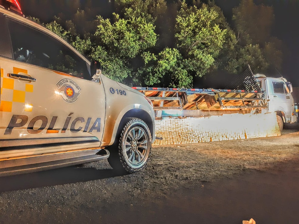 Mais de mil tijolos de maconha foram apreendidos em Florínea; droga pesou 790 quilos — Foto: Polícia Rodoviária / Divulgação