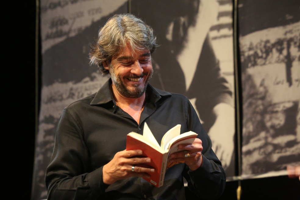 Alexandre Borges no espetáculo "Poema Bar", em imagem de aquivo — Foto: Gal Oppido