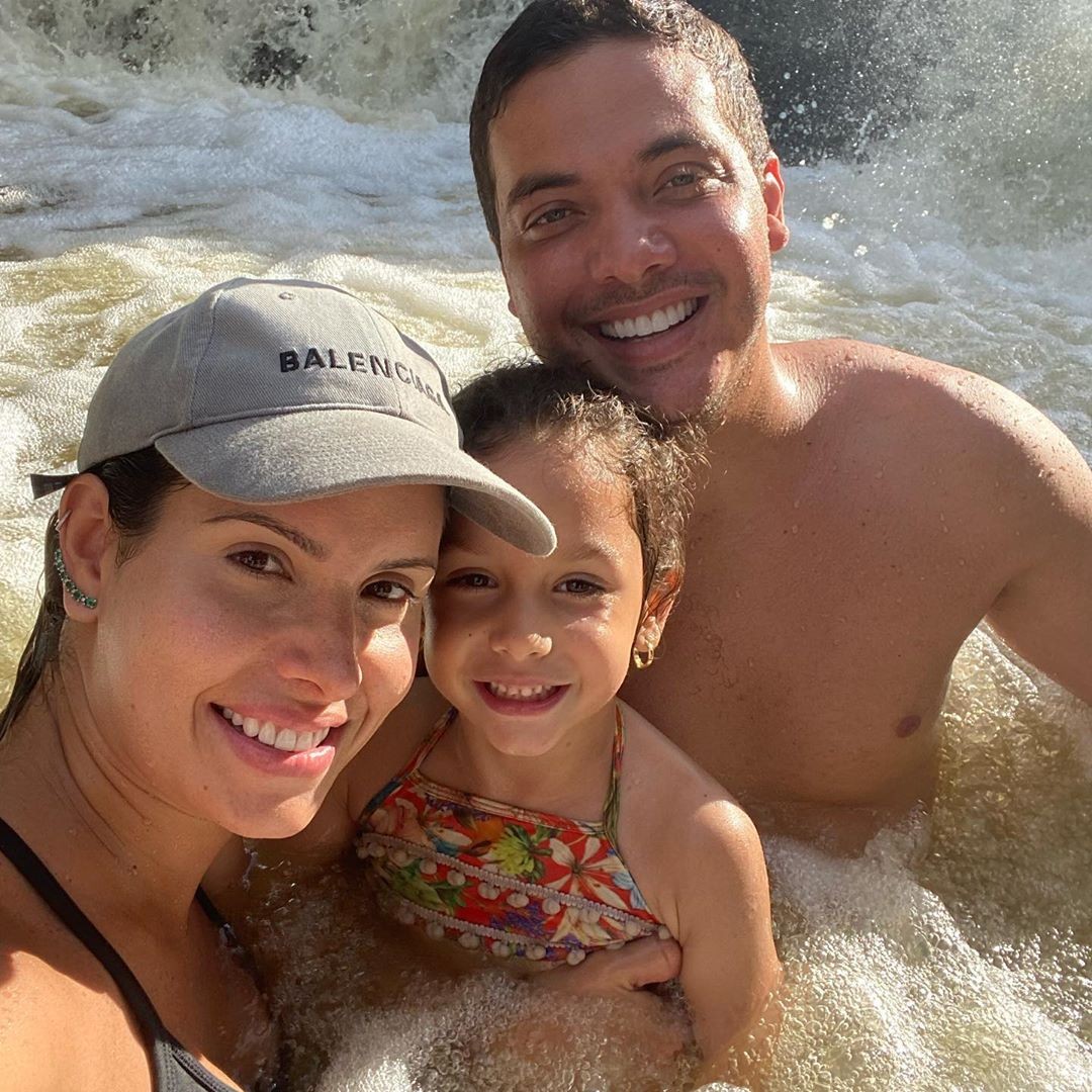 Wesley Safadão curte quarentena com família e amigos em cachoeira  (Foto: Reprodução)