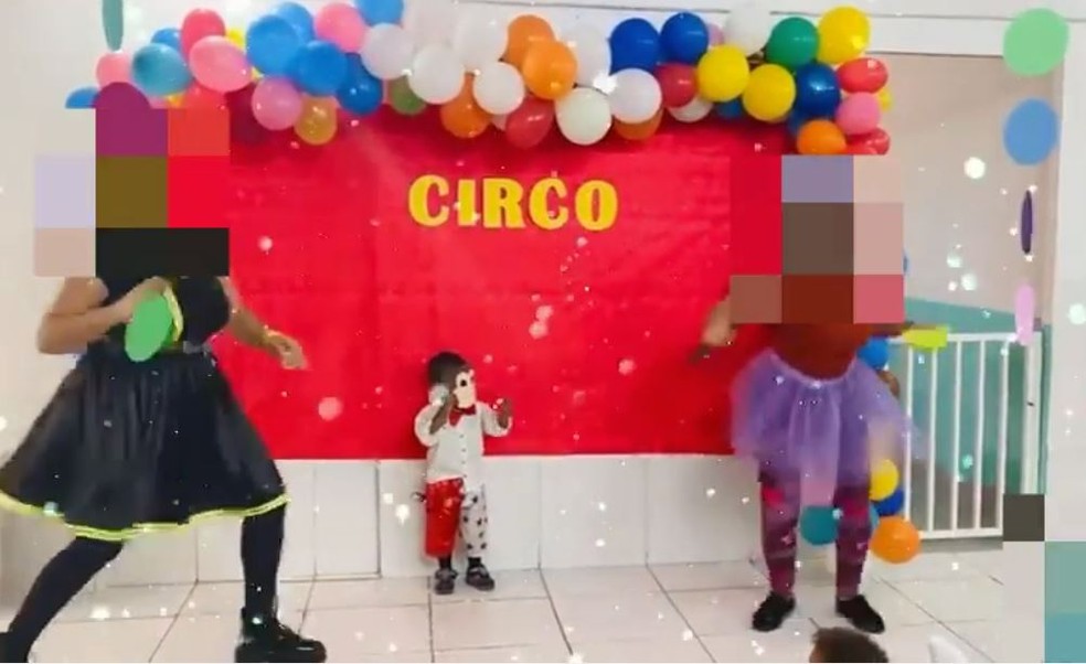 Criança negra é fantasiada de macaco em escola municipal de São Paulo.  — Foto: Arquivo pessoal 