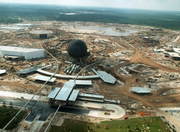Visão aérea da construção do Epcot em 1981, um ano antes de sua inauguração (Foto: Disney / Divulgação)