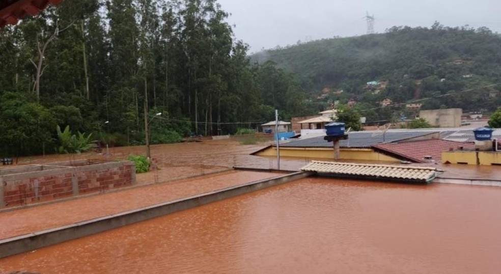 Casas foram atingidas pela água em Nova Lima — Foto: Redes sociais