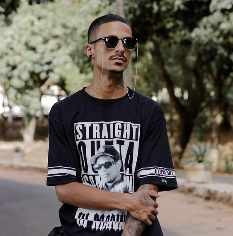 Uma das vítimas, Maicon Simões, trabalhava como fotógrafo e modelo  — Foto: Facebook/Reprodução 