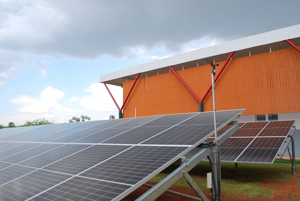 Governo de MT vai analisar decisão que barra taxação de energia solar em MT — Foto: IFB