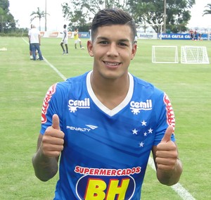 Em lua de mel com torcida, Romero  posta foto de camisa e canta música