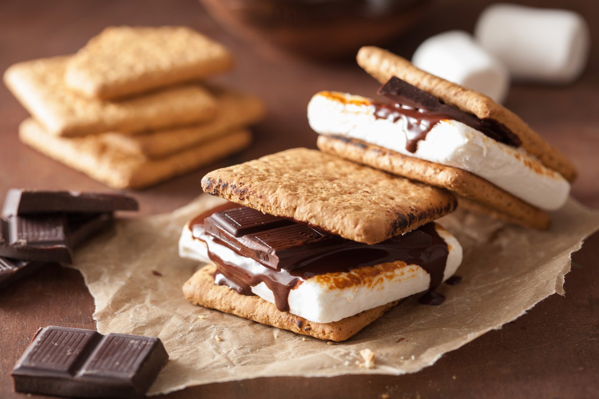 Marshmallow, biscoito e chocolate aprenda a preparar os famosos s