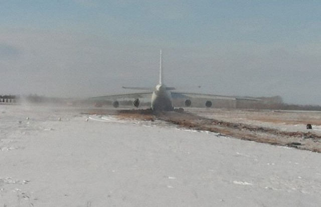 Antonov AN-124 Ruslan sofre avarias após pouso de emergência malsucedido (Foto: Reprodução/ The Aviation Herald)