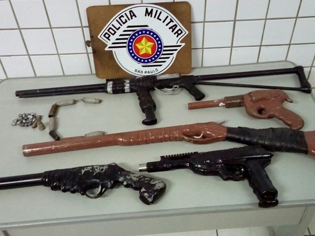 Armas eram feitas em um sítio, no bairro Água Branca (Foto: Divulgação/Polícia Militar de Tatuí)