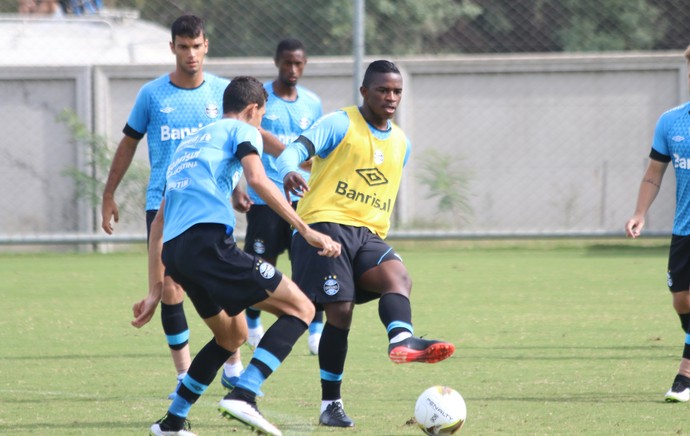 Bastos e Mamute treinam em rachão e Cebolla é relacionado para o Gre-Nal