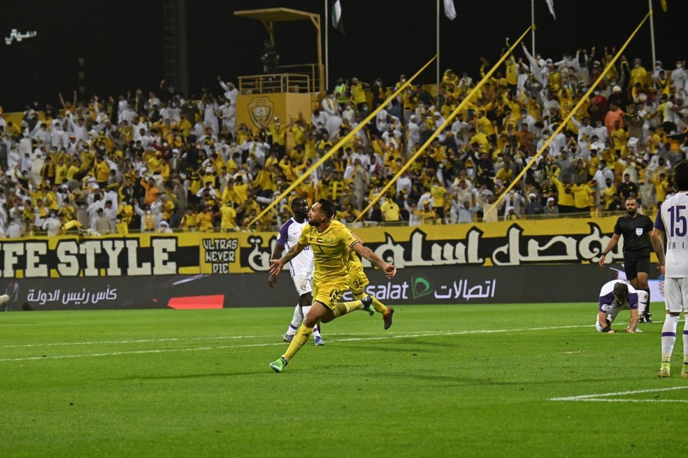 Gilberto comemora gol pelo Al Wasl — Foto: https://twitter.com/AlWaslSC