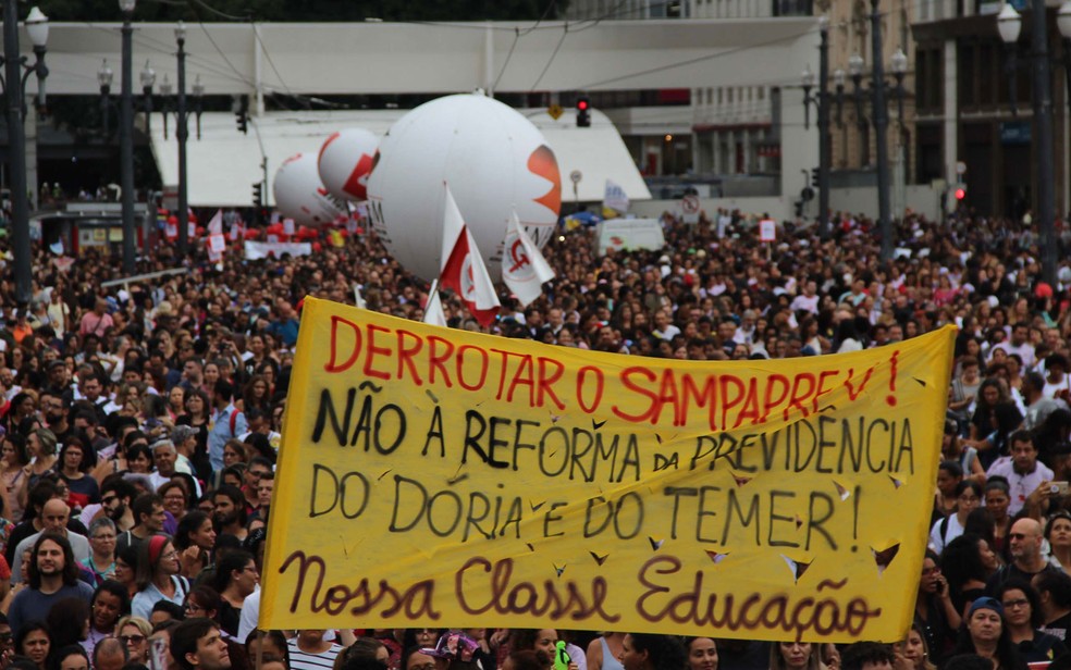 Protesto de professores em SÃ£o Paulo (SP), esta quinta-feira (08). ConcentraÃ§Ã£o em frente Ã  sede da Prefeitura. (Foto: Henrique Barreto/Futura Press/EstadÃ£o ConteÃºdo)