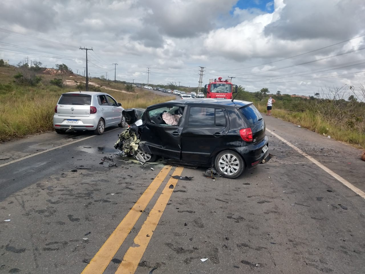 Colisão frontal deixa dois mortos e três feridos em Camaçari