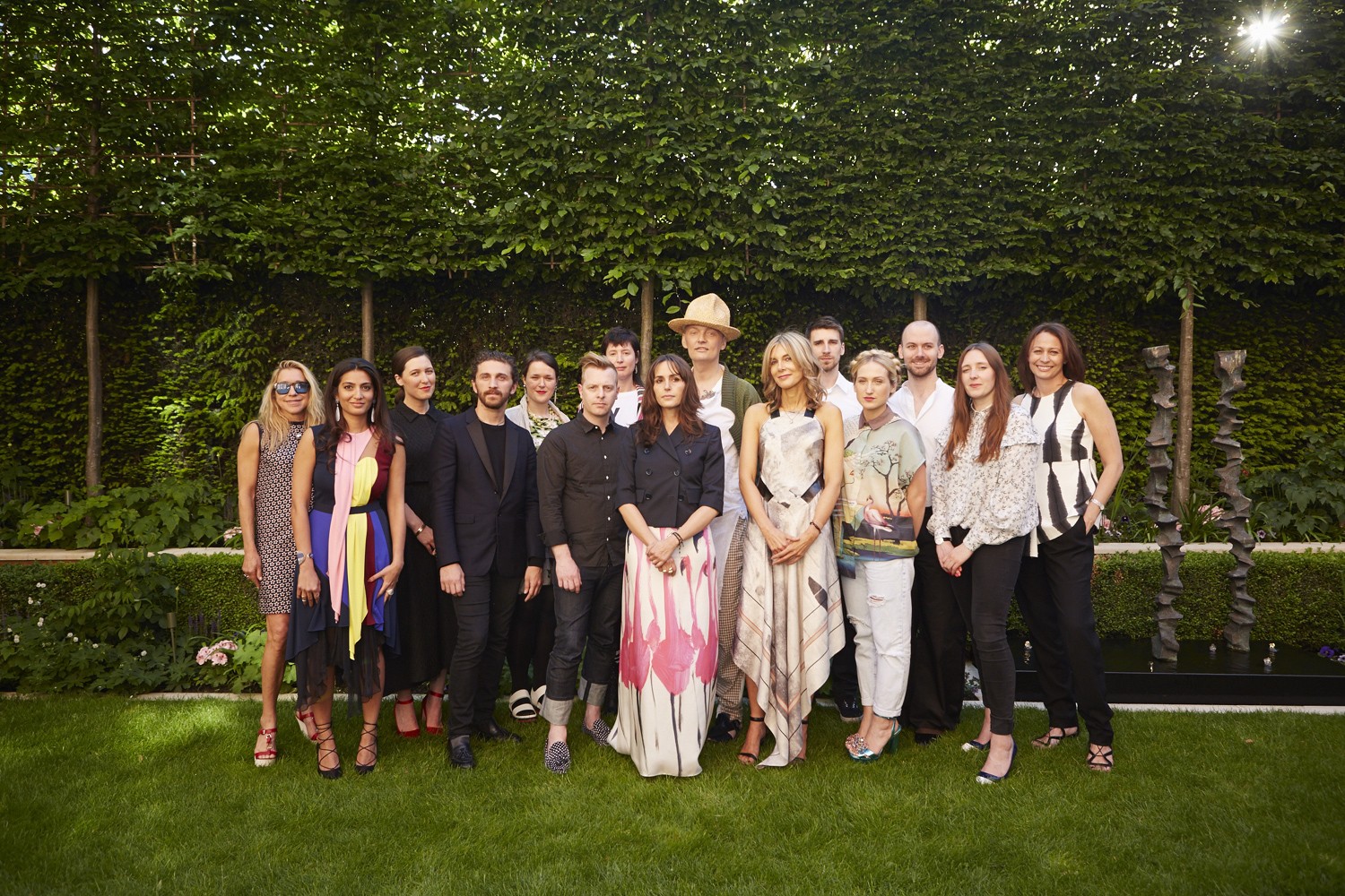 Representantes do British Fashion Council com os vencedores da edição 2016 do fundo (Foto: Divulgação)