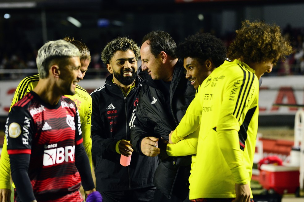 Rogério Ceni carrega sina e tenta quebrar tabu de vitórias contra Flamengo