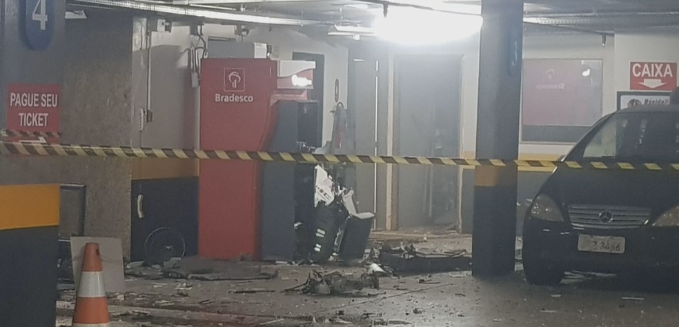 Caixas eletrÃ´nicos explodidos em hotel de BrasÃ­lia â Foto: ReproduÃ§Ã£o/TV Globo