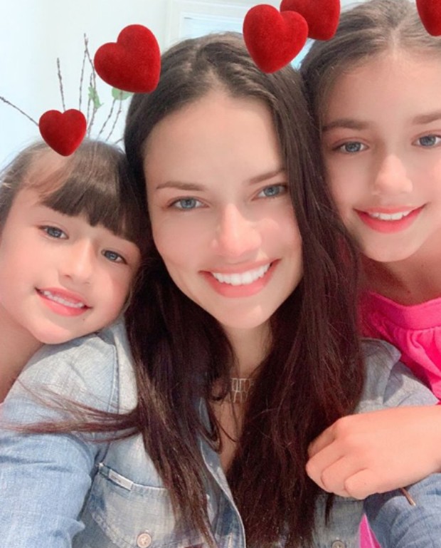 Adriana Lima e filhas (Foto: Reprodução / Instagram)