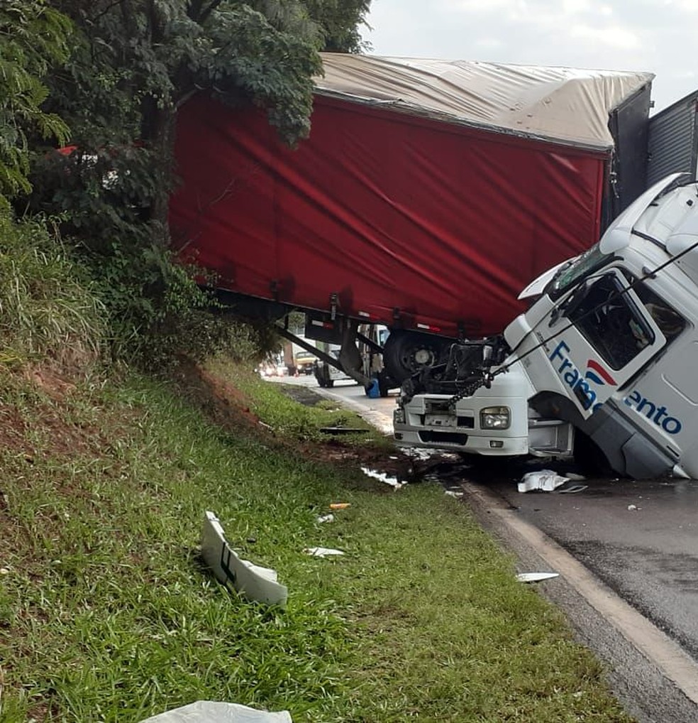 Motoristas saíram ilesos após batida em Jundiaí — Foto: Divulgação/Jornal da Região