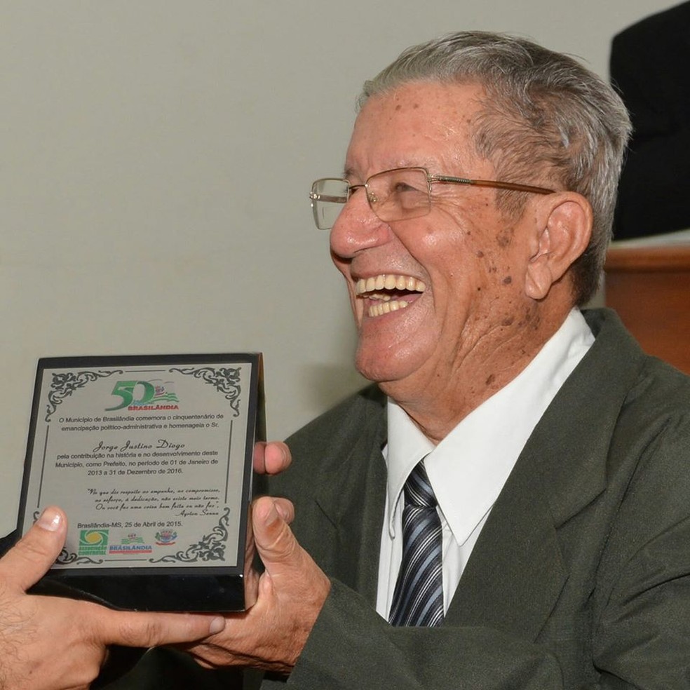 Ex-prefeito, quando foi homenageado no município — Foto: Prefeitura de Brasilândia/Divulgação