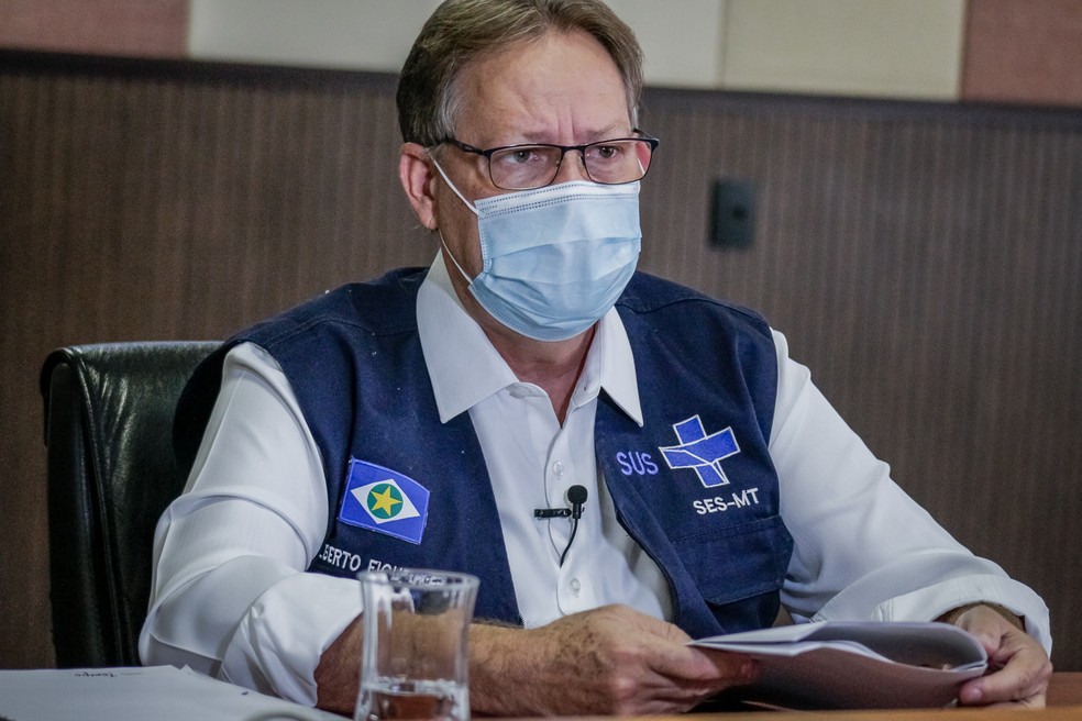 Gilberto Figueiredo foi à ALMT esclarecer critérios de seleção de servidores — Foto: Christiano Antonucci - Secom - MT