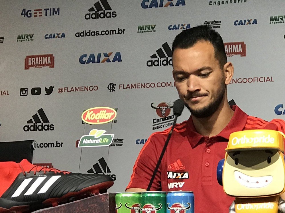 Réver pede para Fla esquecer crise no Vasco: Temos nada a ver com isso