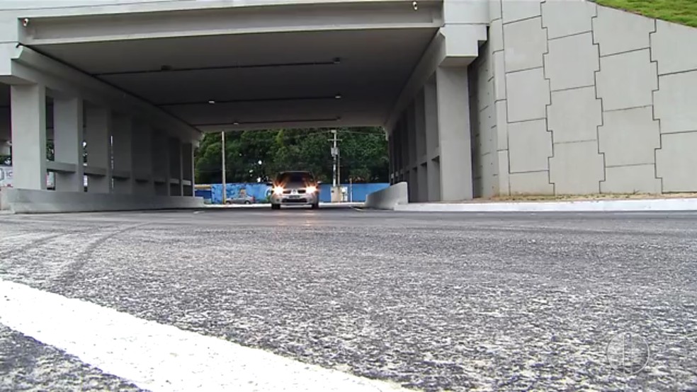 Retornos por baixo do viaduto da Abel Cabral serão interditados (arquivo) — Foto: Reprodução/Inter TV Cabugi
