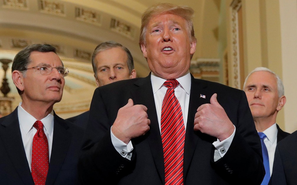 O presidente dos EUA, Donald Trump, fala a jornalistas na Casa Branca, na quarta-feira (9) â Foto: Reuters/Jim Young