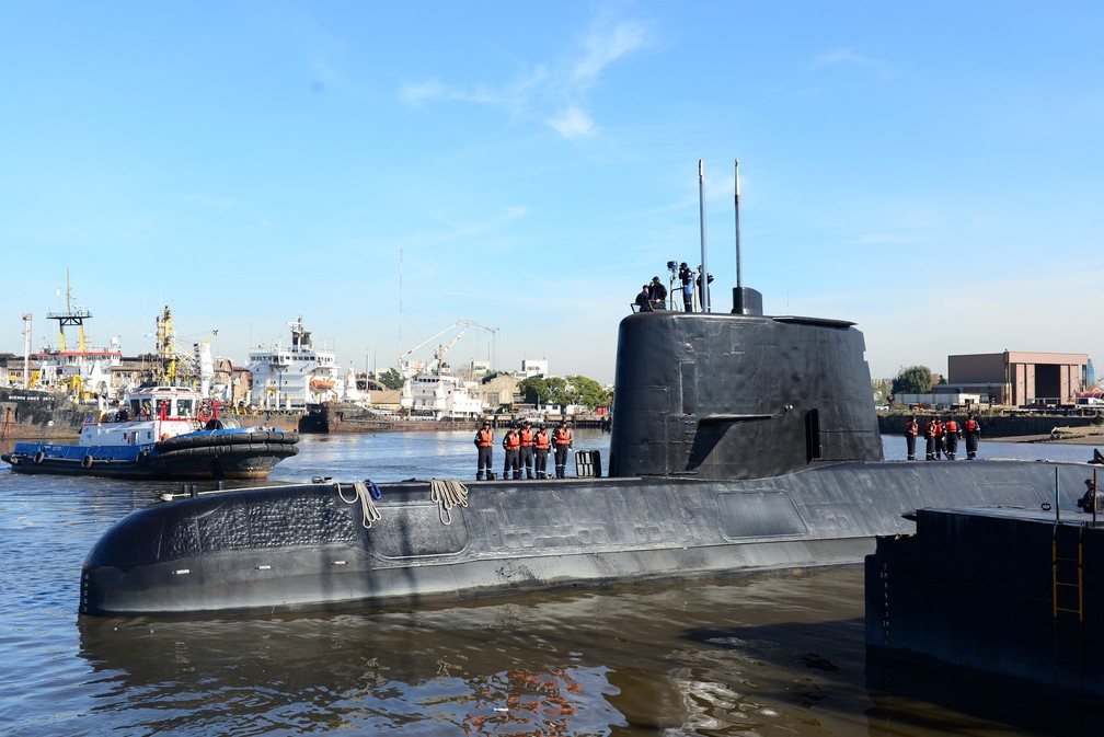 Submarino militar argentino ARA San Juan é visto deixando o porto de Buenos Aires, em foto de 2017 — Foto: Armada Argentina/Handout via Reuters