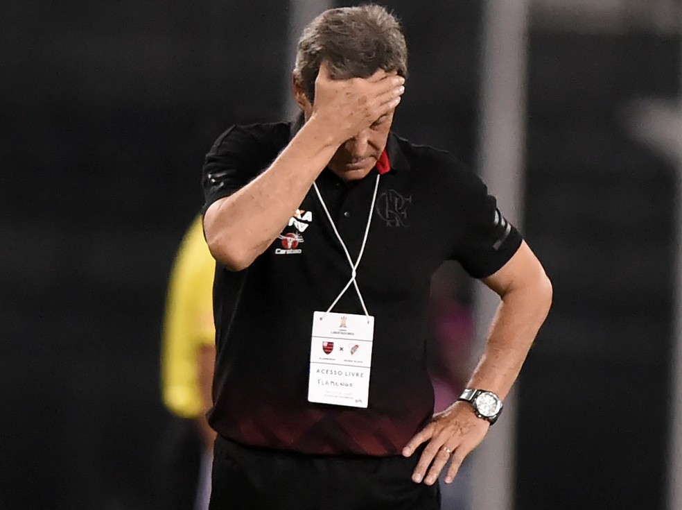 Carpegiani ainda era treinador do Flamengo no primeiro duelo contra o River (Foto: André Durão)