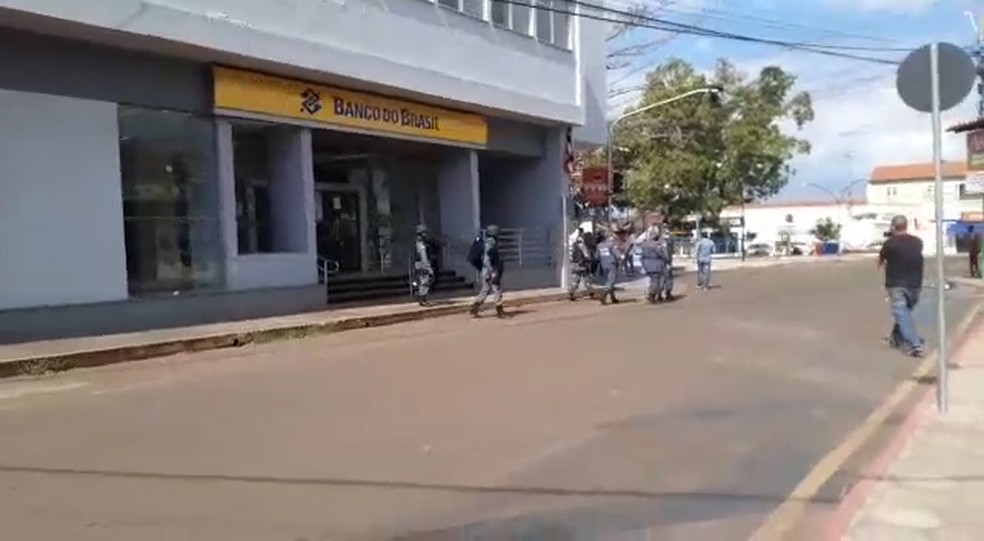 Agência do Banco do Brasil em Codó, onde o gerente ficou com explosivos ao corpo — Foto: Acélio Trindade