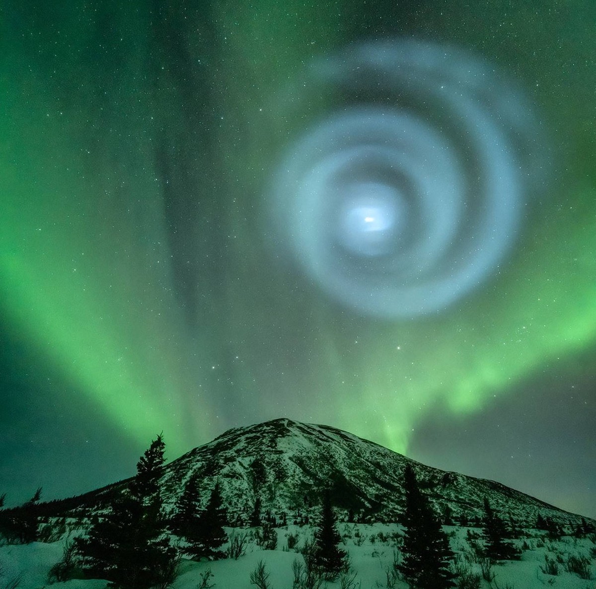 Resplandeciente espiral vista en el cielo de Alaska asusta a los residentes |  Mundo