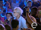 Renato Teixeira canta com fãs e pede valorização à cultura de Taubaté, SP