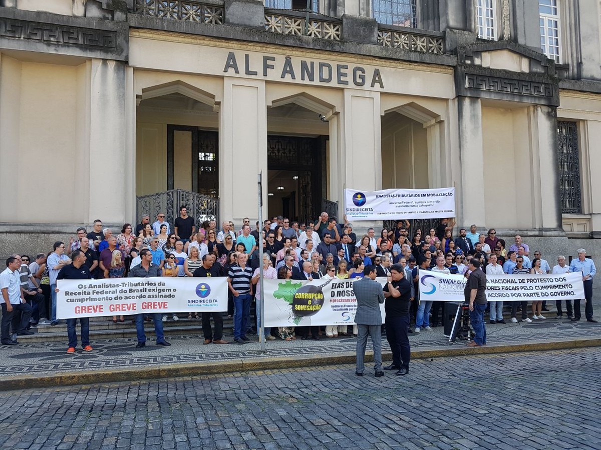 Analistas tributários da Alfândega do Porto de Santos fazem protesto ...