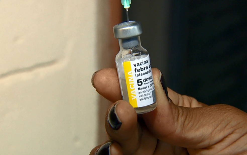 Vacina da febre amarela está disponível no Sistema Único de Saúde. (Foto: Reprodução EPTV)