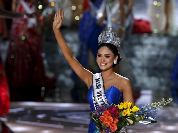 Pia Alonzo Wurtzbach acena após ser coroada Miss Universo 2015 (Foto: Steve Marcus/Reuters)