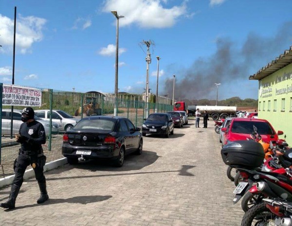 Presos incendiaram colchões da CPPL, em Itaitinga (Foto: Arquivo Pessoal)