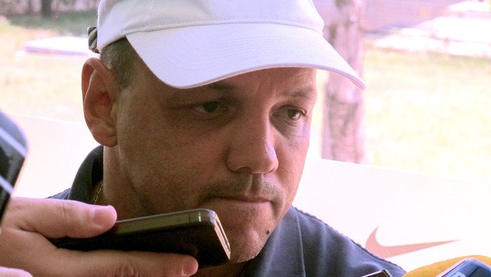 Em clima de fim de festa, Delamore comanda treino do Cruzeiro na Toca II