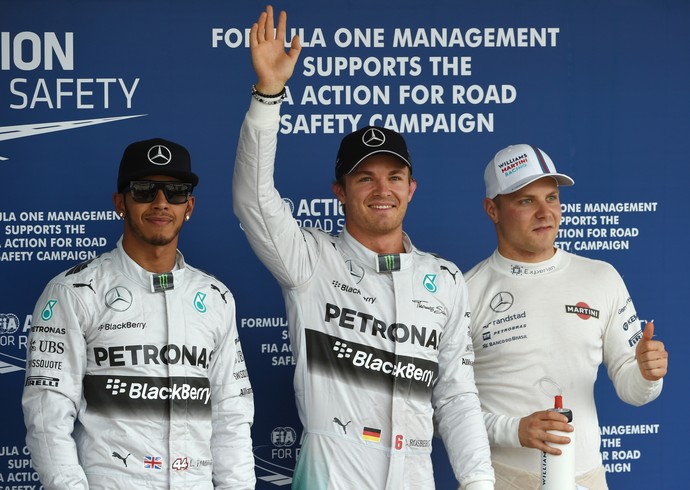 Nico Rosberg, entre Lewis Hamilton e Valtteri Bottas: os três primeiros do grid do GP do Japão (Foto: AFP)